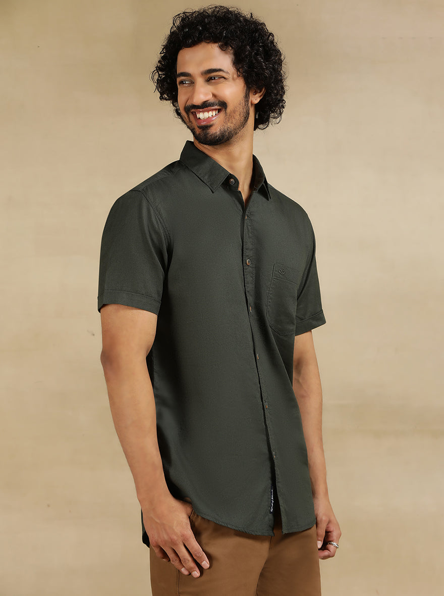 Olive Green Solid Slim Fit Casual Shirt | JadeBlue