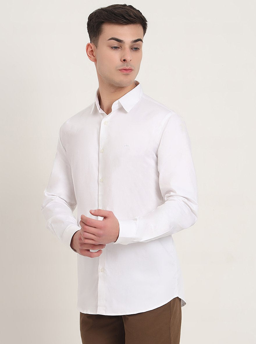 White Solid Slim Fit Casual Shirt | JadeBlue