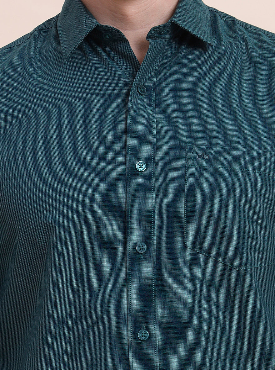 Green Solid Tailored Fit Semi Casual Shirt | JadeBlue