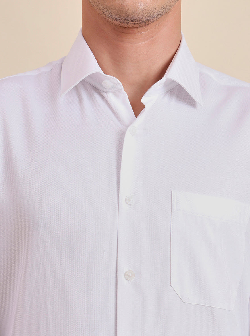 White Solid Regular Fit Formal Shirt | JadeBlue