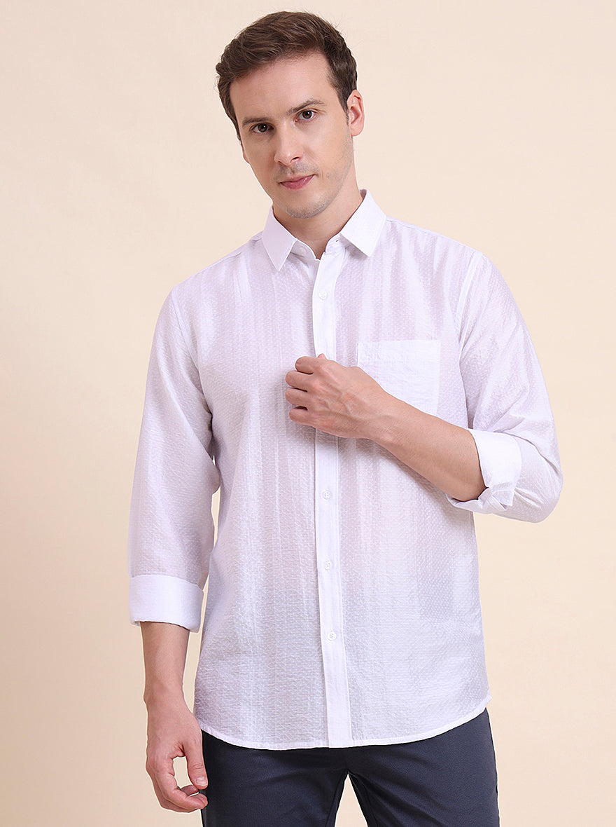 White Solid Slim Fit Casual Shirt | JadeBlue