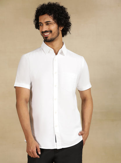 White Solid Slim Fit Casual Shirt | JadeBlue