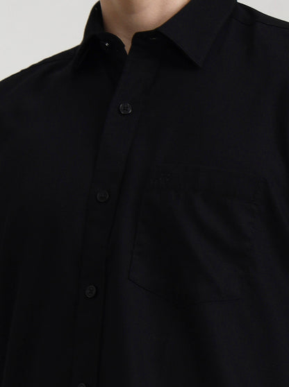 Black Solid Tailored Fit Semi Casual Shirt | JadeBlue