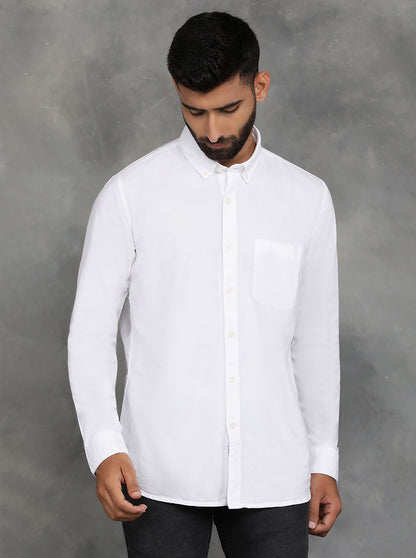 White Solid Slim Fit Casual Shirt | JadeBlue