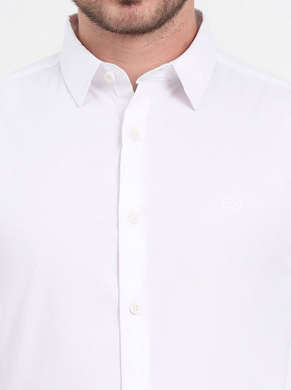 White Solid Slim Fit Casual Shirt | JadeBlue