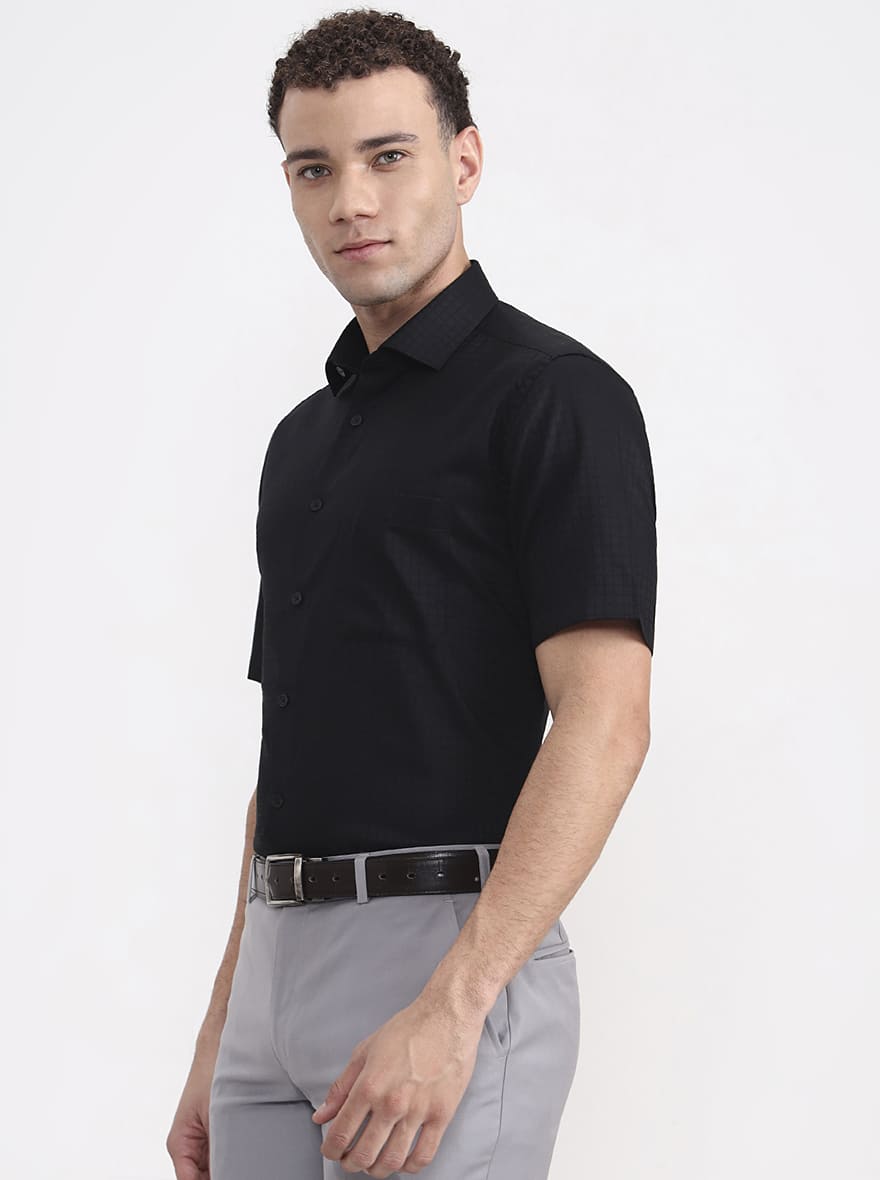 Black Solid Regular Fit Formal Shirt | JadeBlue