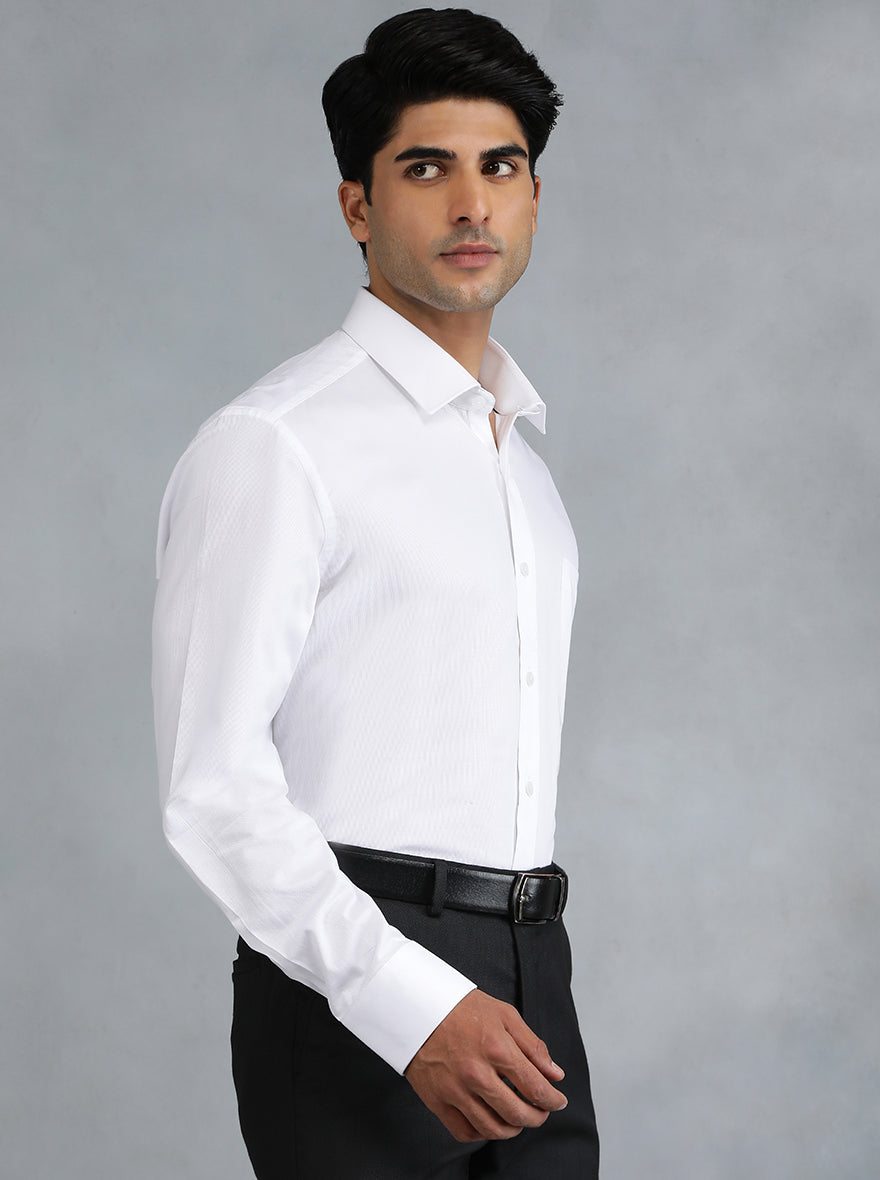White Solid Regular Fit Formal Shirt | JadeBlue