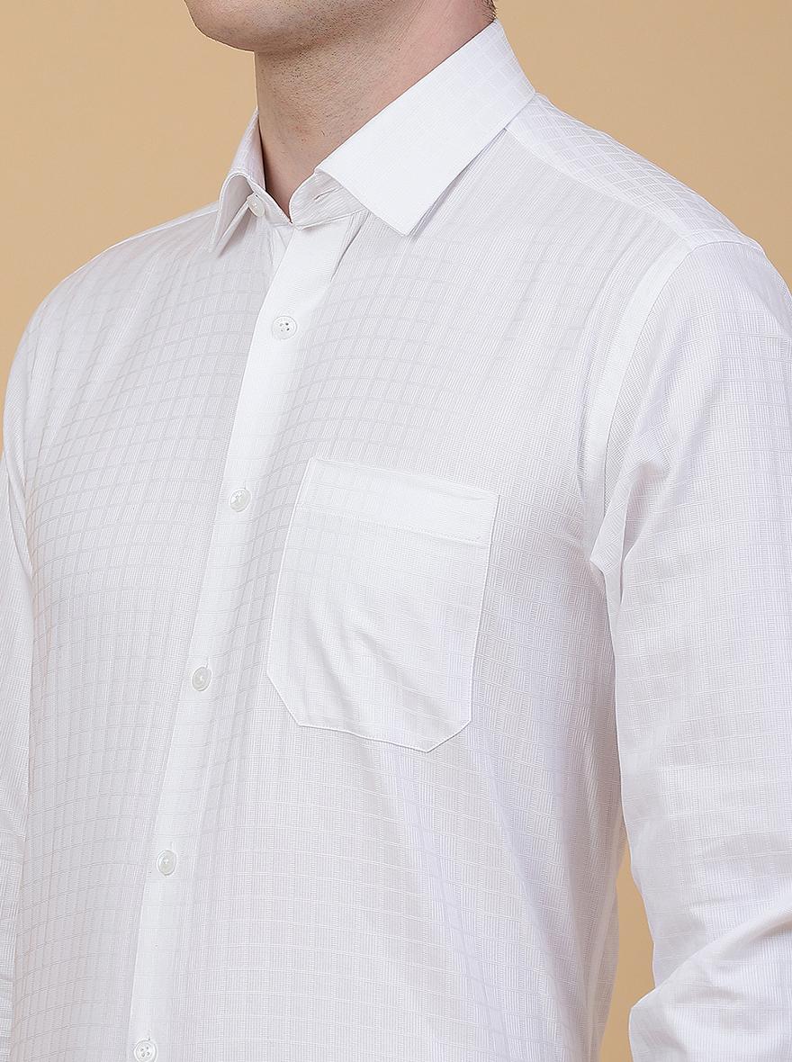 White Solid Regular Fit Formal Shirt | JadeBlue