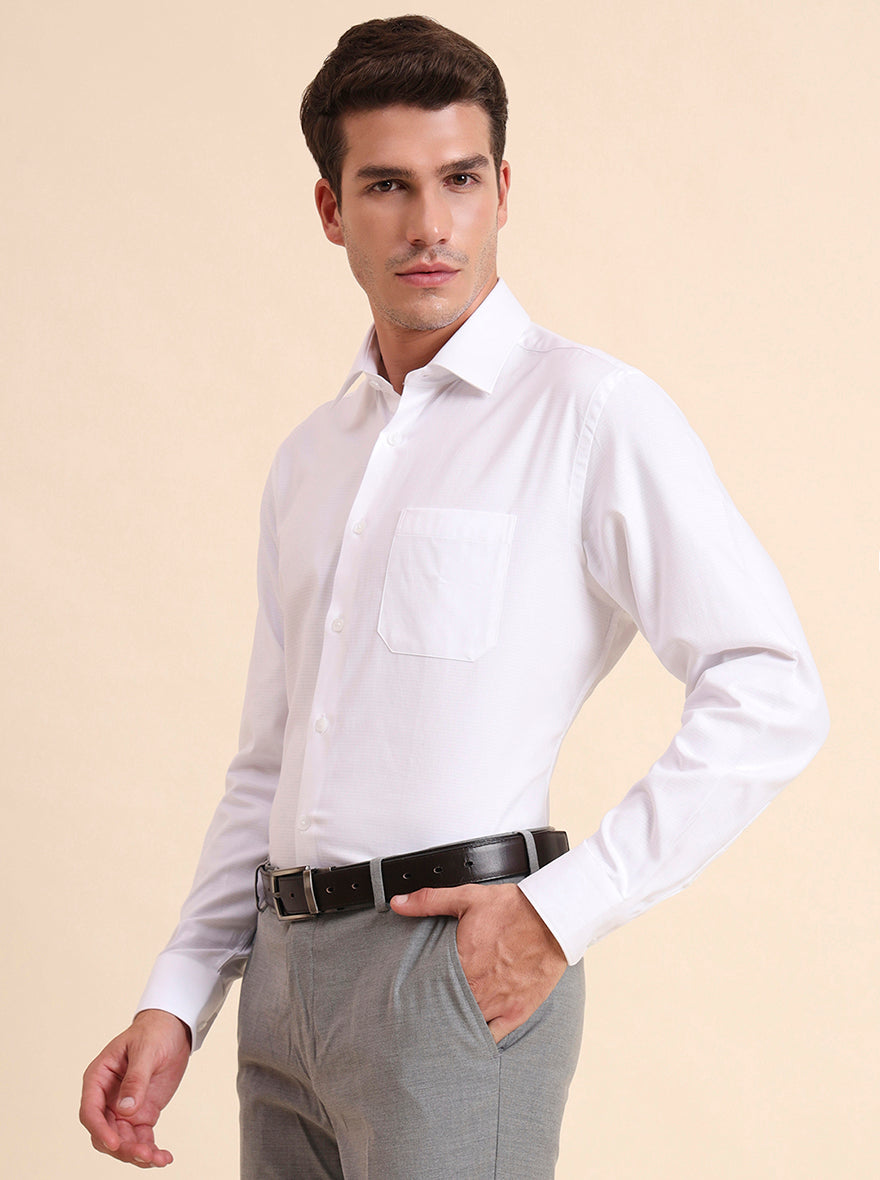 White Solid Regular Fit Formal Shirt | JadeBlue