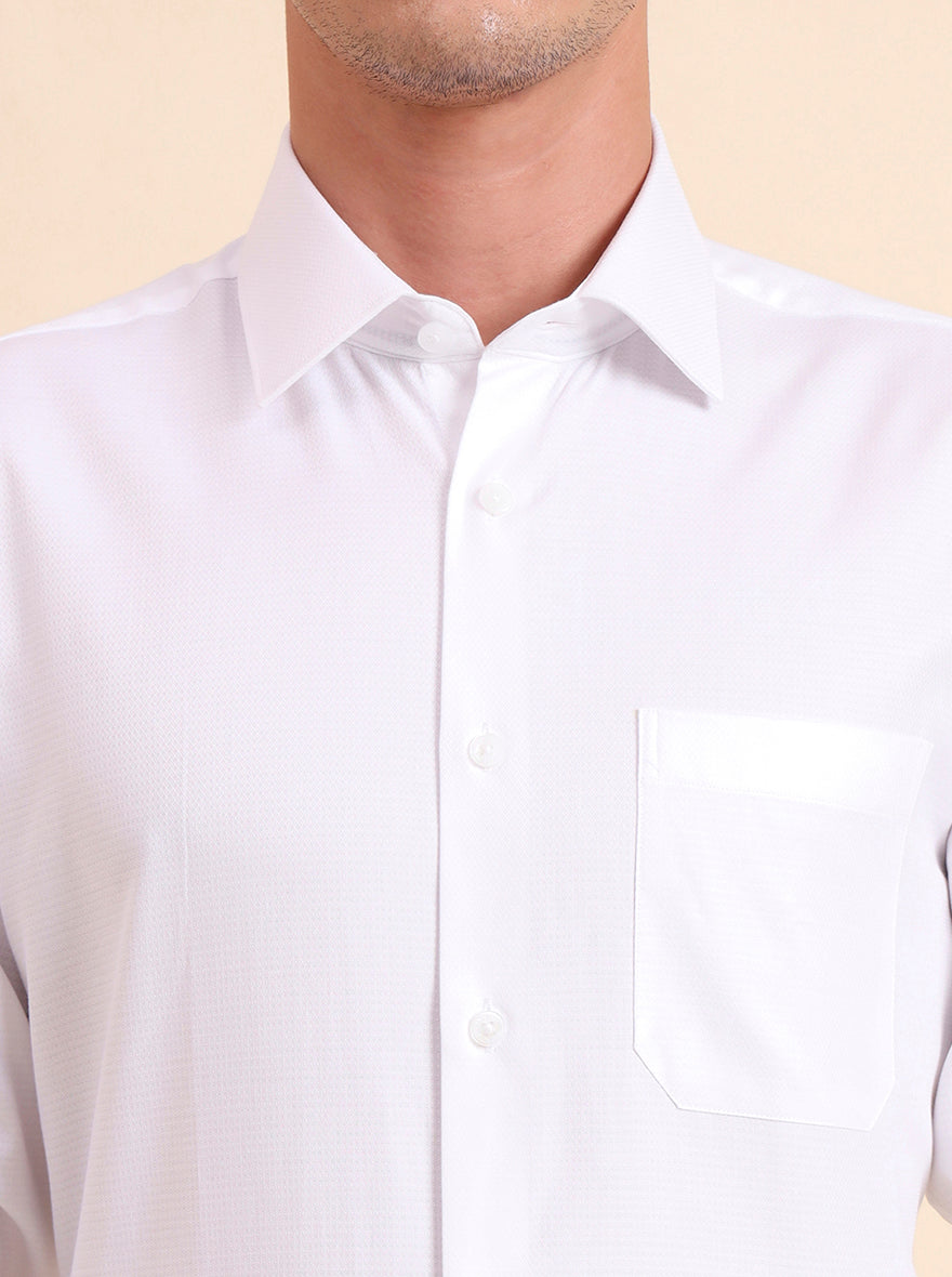 White Solid Regular Fit Formal Shirt | JadeBlue