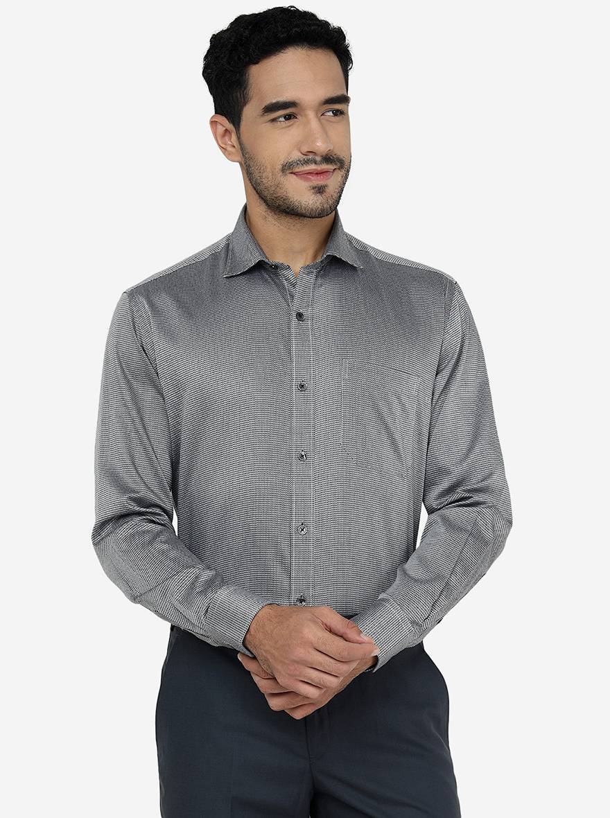 Black Solid Regular Fit Formal Shirt | JadeBlue