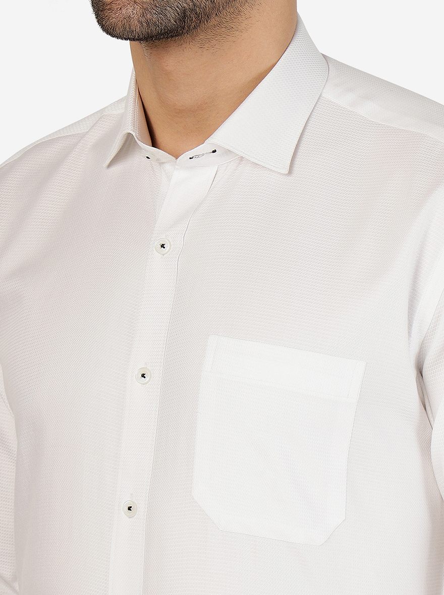 White Solid Regular Fit Formal Shirt | JadeBlue