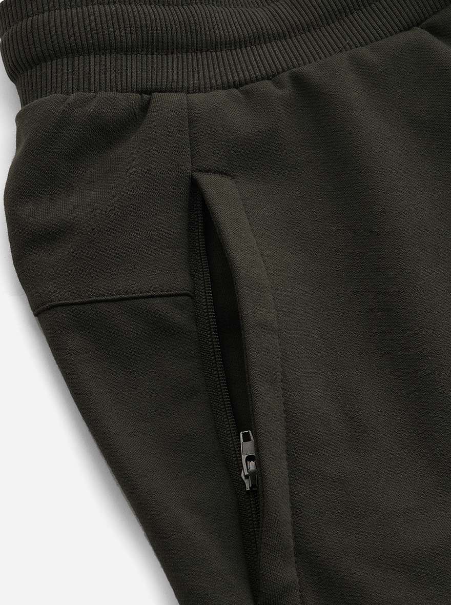 Olive Green Solid Slim Fit Shorts | JadeBlue