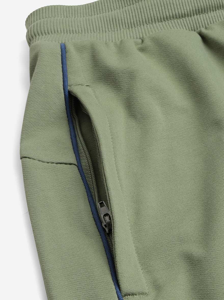 Pista Green Solid Slim Fit Shorts | JadeBlue